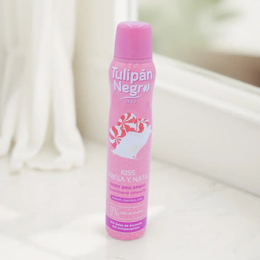 TULIPAN NEGRO Kiss Fresa y Nata Desodorante 200 ml limpiaybrilla.es