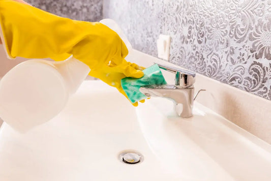 Cómo limpiar tu baño sin productos agresivos Limpia y brilla