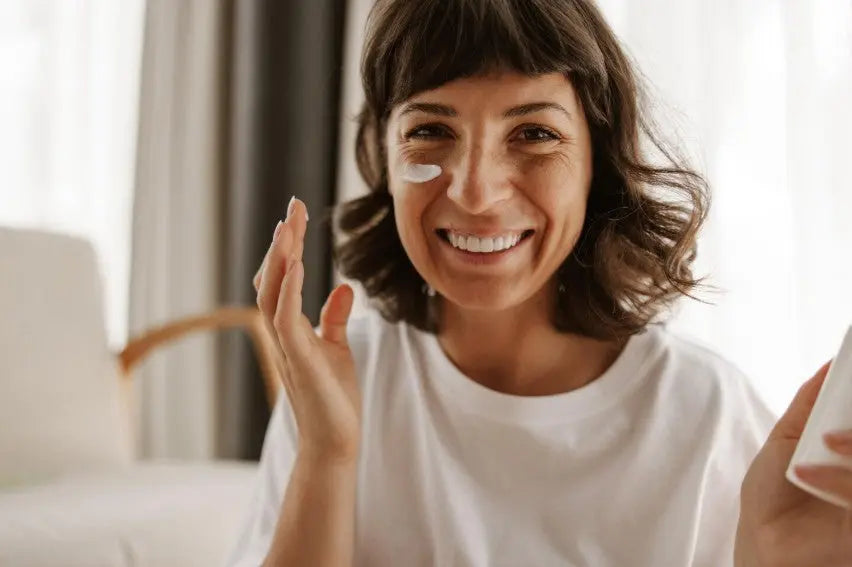 Cosmética más saludable vs cosmética convencional: ¿cuál es mejor para ti? Limpia y brilla